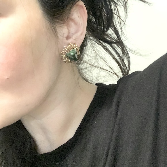 Rare VTG Clip-On Earrings Gold-Tone Flower Cradling Natural Moss Agate Stones - Picture 3 of 16